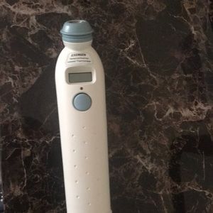Emergen scanner infrared thermometer.